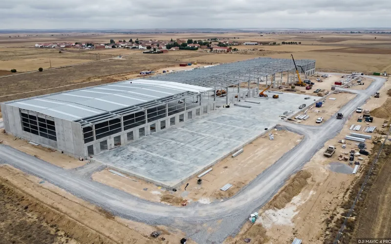 Seguimiento de nave logística en construcción con dron